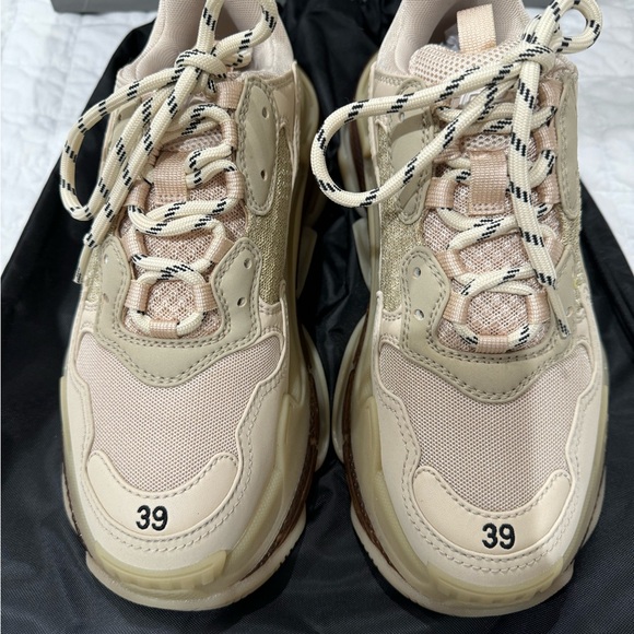 Balenciaga Beige Sneakers - Picture 2 of 10